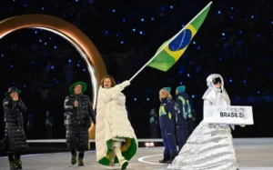 Olimpíadas de Inverno 2026: Brasil rouba a cena no desfile de abertura em Milão