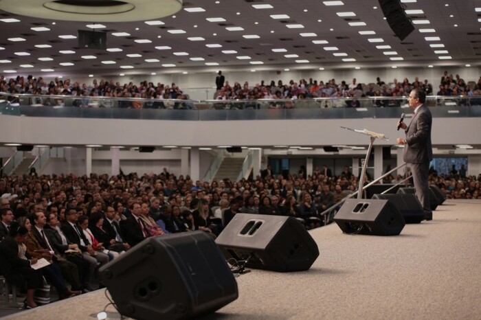 Maioria dos brasileiros é contra isenção de impostos para igrejas