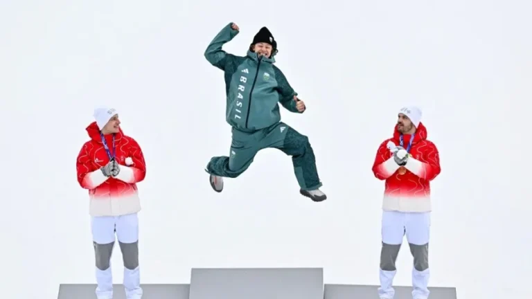 Orgulho nacional: Lucas Pinheiro conquista ouro histórico na Olimpíada de Inverno