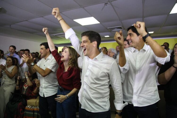 João Campos lança pré-candidatura e promete Pernambuco protagonista