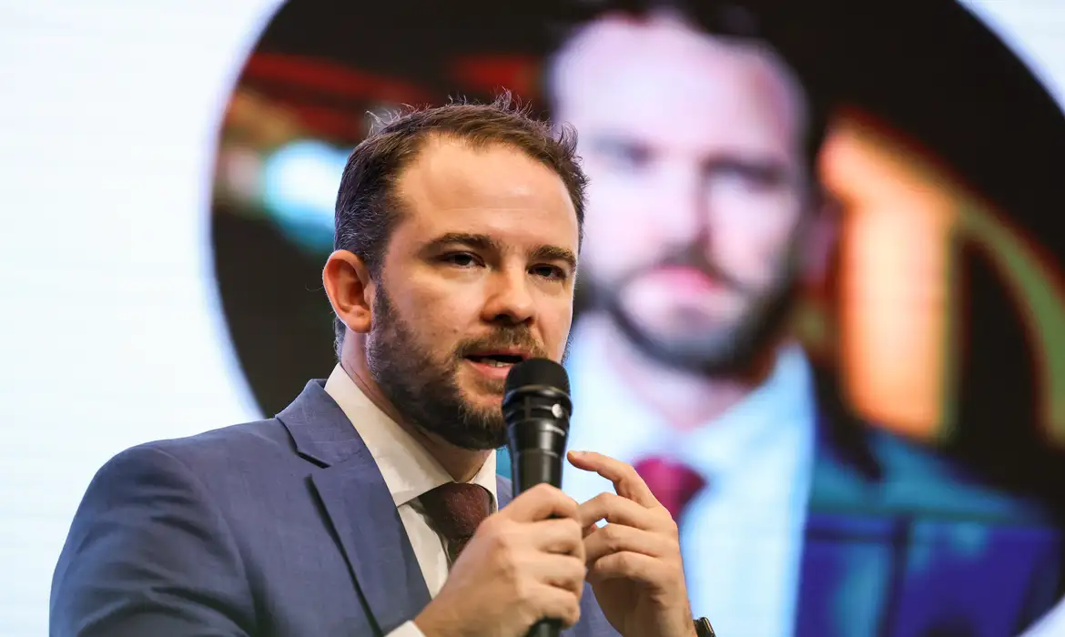 Lula confirma Dario Durigan na Fazenda, Haddad deixa pasta para disputar Governo de SP