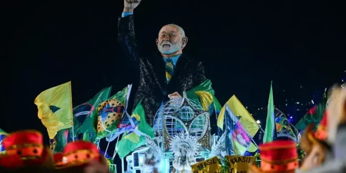 Acadêmicos de Niterói na Sapucaí: Por que a Globo evitou falar de política?