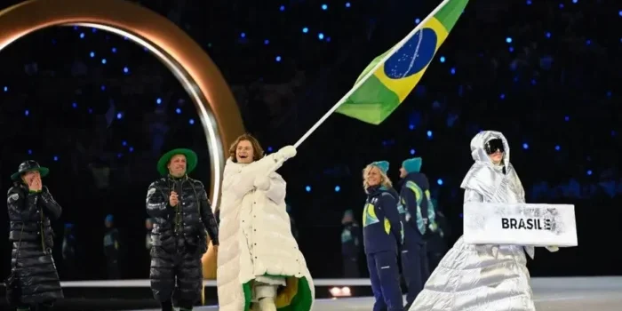 Brasil desfila na abertura dos Jogos Olímpicos de Inverno 2026