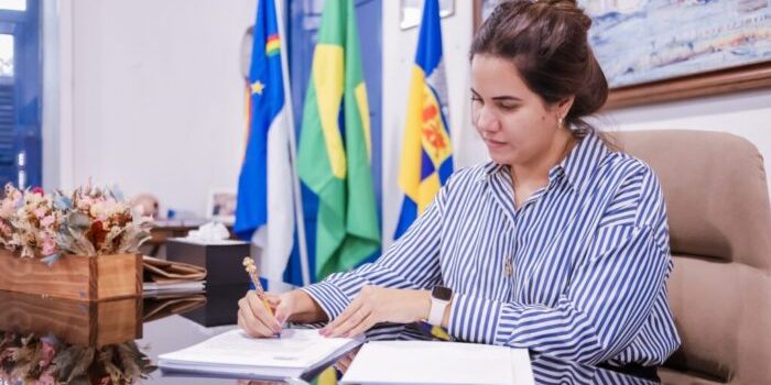 Câmara de Olinda analisa quatro pedidos de impeachment contra a prefeita Mirella Almeida