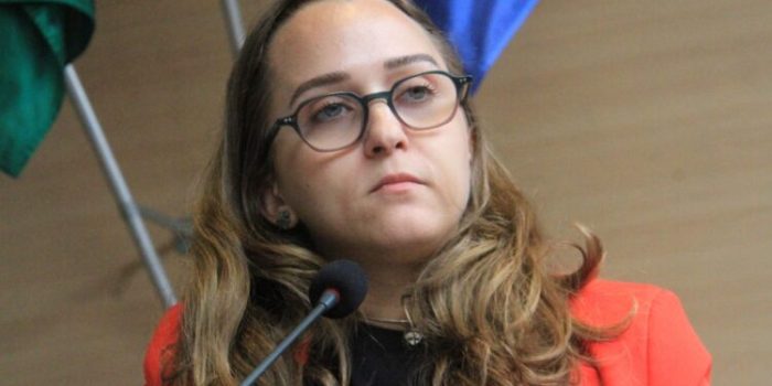 Kari Santos emite discurso poderoso contra machismo e violência na política do Recife