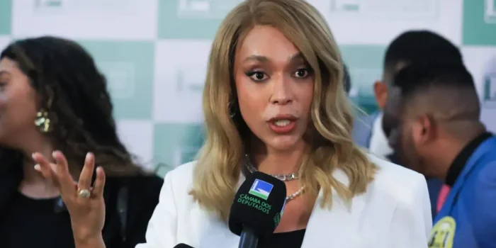 Erika Hilton Pede Investigação de Ratinho por Transfobia e Violência Política