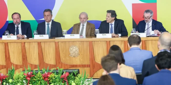 Governo Lula zera PIS/Cofins sobre diesel para conter alta dos combustíveis
