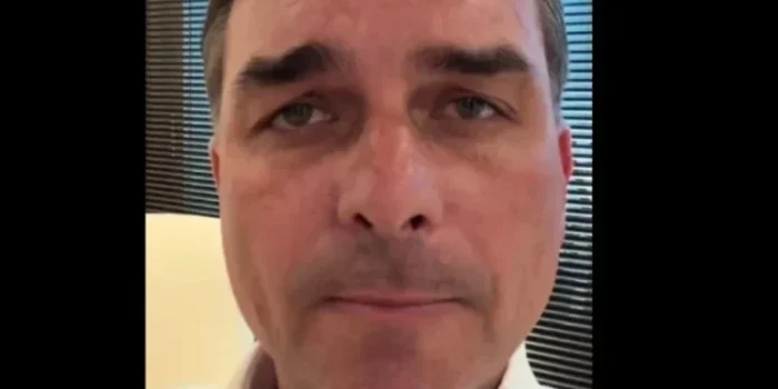 Flávio Bolsonaro: De negação a confirmação sobre cobrança a Vorcaro para filme