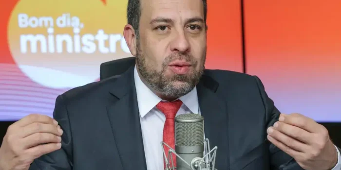 Governo projeta fim da escala 6×1 ainda no primeiro semestre, afirma Boulos